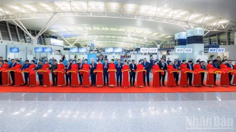 cac-dai-bieu-cat-bang-khanh-thanh-chinh-thuc-dua-vao-khai-thac-nha-ga-t2-noi-bai-mo-rong.jpg
