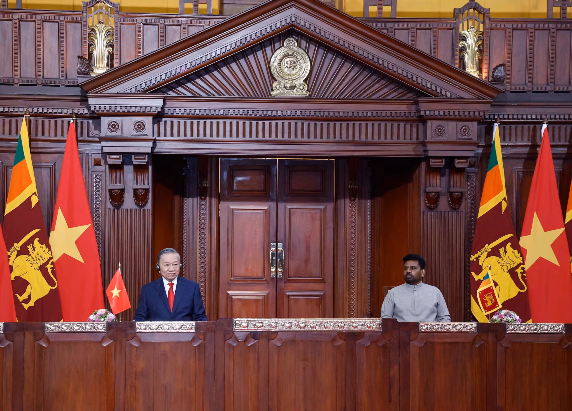vna-potal-tong-bi-thu-chu-tich-nuoc-to-lam-va-tong-thong-anura-kumara-dissanayake-gap-go-bao-chi-8748528.jpg