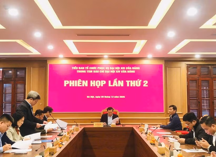 dong-chi-lai-xuan-mon-uy-vien-trung-uong-dang-pho-truong-ban-thuong-truc-ban-tuyen-giao-va-dan-van-trung-uong-giam-doc-trung-tam-bao-chi-dai-hoi-xiv-cua-dang-chu-tri-phien-hop.jpg