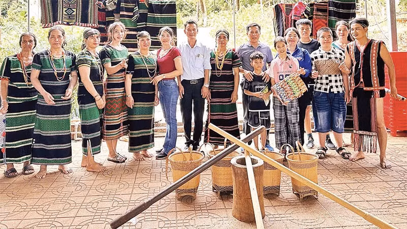 Cộng đồng các dân tộc tại xã Bù Gia Mập bảo tồn bản sắc văn hóa thông qua hoạt động du lịch.