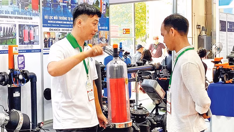 Các giải pháp công nghệ được giới thiệu tại hội chợ triển lãm Entech Hanoi 2025.
