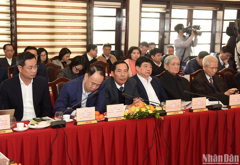 Lãnh đạo các cơ quan thông tấn, báo chí và các đại biểu dự Giao ban báo chí đầu Xuân Quý Mão 2023.