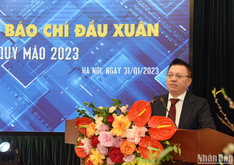 Đồng chí Lê Quốc Minh, Phó Trưởng Ban Tuyên giáo Trung ương, Tổng Biên tập Báo Nhân Dân, Chủ tịch Hội Nhà báo Việt Nam phát biểu.