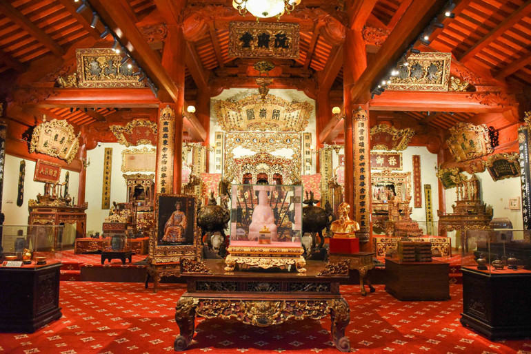 Không gian trưng bày kim ấn Hoàng đế Chi bảo. Không gian trưng bày kim ấn Hoàng đế Chi bảo.