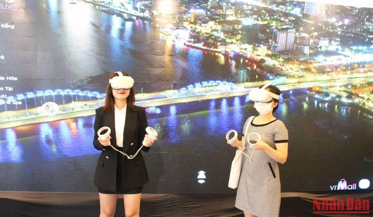 Du khách trải nghiệm du lịch Đà Nẵng trên không gian ảo.
