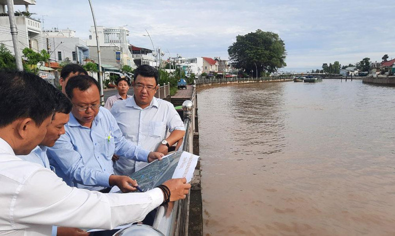 Ngành chức năng tỉnh Vĩnh Long dự báo tình hình và đưa ra các kịch bản ứng phó mưa bão và triều cường trong năm 2022.