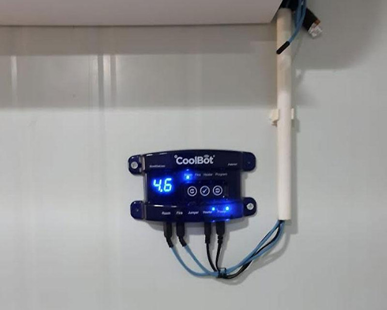 Bộ điều khiển CoolBot kết nối với máy điều hòa không khí giúp đưa nhiệt độ xuống dưới 5oC. Một máy điều hòa thông thường khi lắp bộ điều khiển có thể làm mát cho kho hoặc thùng lạnh có thể tích tối đa 30m3.
