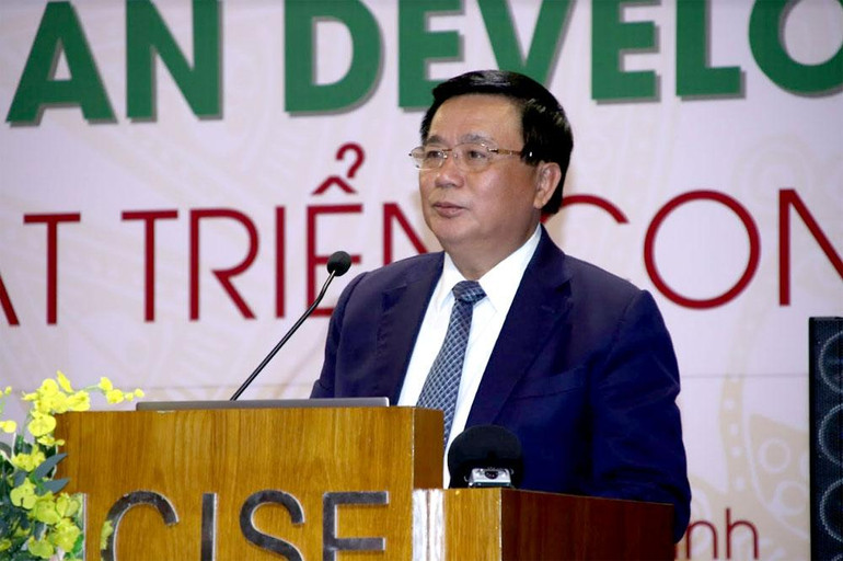 Đồng chí Nguyễn Xuân Thắng phát biểu tại Hội thảo.