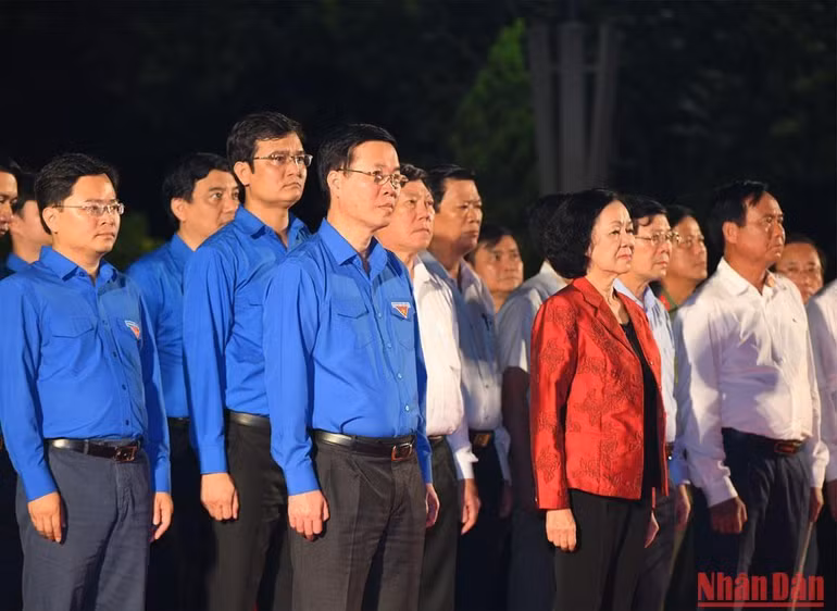 Lãnh đạo Đảng, Nhà nước và các ban, bộ, ngành Trung ương, tỉnh Quảng Trị tại lễ tri ân.