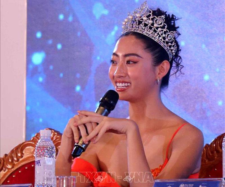 Hoa hậu Lương Thùy Linh trả lời báo chí tại lễ công bố vòng chung kết cuộc thi Miss World Vietnam 2022.