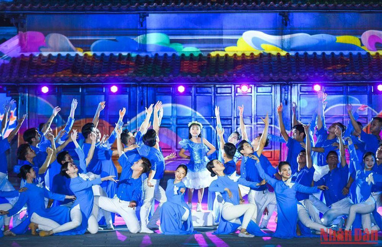 Tiết mục nghệ thuật gây ấn tượng tại chương trình. Tiết mục nghệ thuật gây ấn tượng tại chương trình.