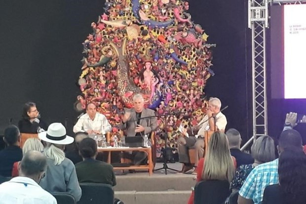 Chủ tịch Cuba Miguel Díaz-Canel tại một cuộc hội thảo trong khuôn khổ Cuộc gặp quốc tế lần thứ nhất các tạp chí, báo chí lý luận chính trị của các chính đảng, tiến bộ diễn ra tại La Habana. Chủ tịch Cuba Miguel Díaz-Canel tại một cuộc hội thảo trong khuôn khổ Cuộc gặp quốc tế lần thứ nhất các tạp chí, báo chí lý luận chính trị của các chính đảng, tiến bộ diễn ra tại La Habana.