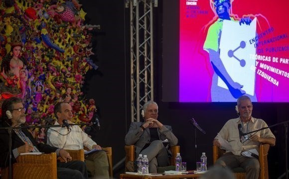 Chủ tịch Cuba Miguel Díaz-Canel tại một cuộc hội thảo trong khuôn khổ Cuộc gặp quốc tế lần thứ nhất các tạp chí, của các chính đảng, phong trào cánh tả, tiến bộ diễn ra tại La Habana. Chủ tịch Cuba Miguel Díaz-Canel tại một cuộc hội thảo trong khuôn khổ Cuộc gặp quốc tế lần thứ nhất các tạp chí, của các chính đảng, phong trào cánh tả, tiến bộ diễn ra tại La Habana.