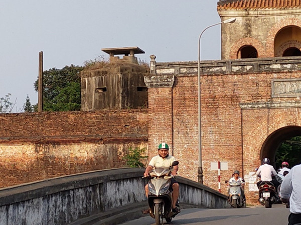 Công trình lô cốt án ngữ bên trên cửa Hậu lối vào, ra kinh thành Huế.