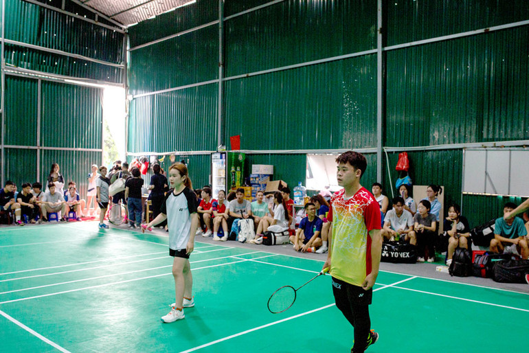 Thí sinh Hà Đan Thảo đến từ Đại học Ngoại thương chia sẻ: “Giải đấu là cơ hội để mình mở mang tầm mắt, giao lưu với các bạn đồng trang lứa và học hỏi nhiều điều. Điều làm mình ấn tượng là số lượng và chất lượng của các vận động viên. Mình không ngờ một giải đấu lần đầu tổ chức lại quy tụ được nhiều người giỏi và nhiệt huyết như vậy”. Thí sinh Hà Đan Thảo đến từ Đại học Ngoại thương chia sẻ: “Giải đấu là cơ hội để mình mở mang tầm mắt, giao lưu với các bạn đồng trang lứa và học hỏi nhiều điều. Điều làm mình ấn tượng là số lượng và chất lượng của các vận động viên. Mình không ngờ một giải đấu lần đầu tổ chức lại quy tụ được nhiều người giỏi và nhiệt huyết như vậy”.