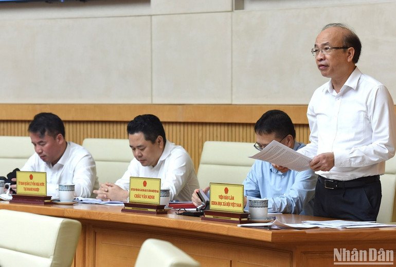 Chủ tịch Viện trưởng Viện Khoa học xã hội Việt Nam Phan Chí Hiếu phát biểu.