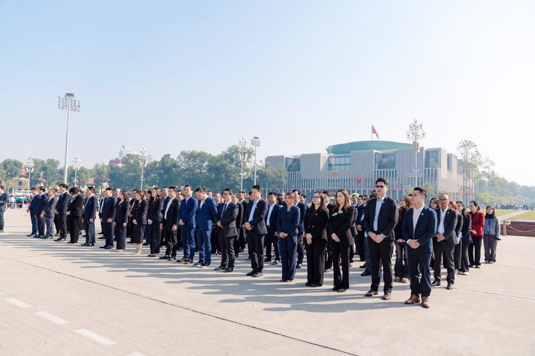 Đội ngũ Ban lãnh đạo và cán bộ quản lý Tập đoàn Tân Á Đại Thành tham dự lễ Báo công dâng Bác. Đội ngũ Ban lãnh đạo và cán bộ quản lý Tập đoàn Tân Á Đại Thành tham dự lễ Báo công dâng Bác.