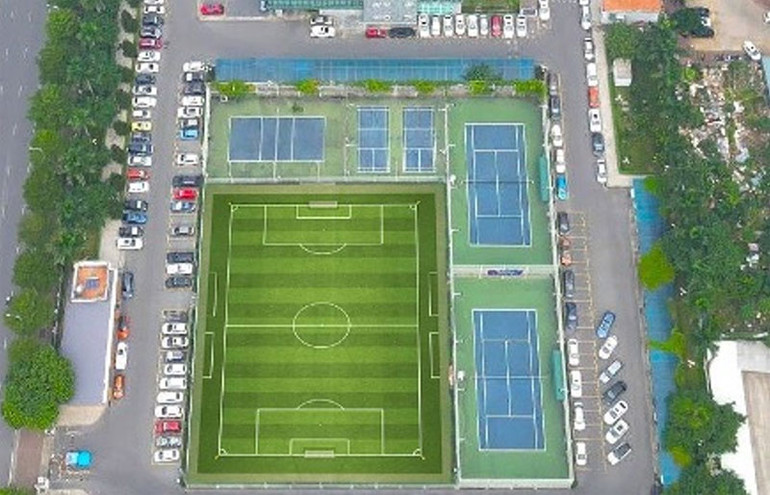 Trụ sở của VNPT VinaPhone còn sở hữu một sân bóng, nơi thường xuyên diễn ra những trận tranh tài của không chỉ cán bộ, nhân viên trụ sở mà còn của các đơn vị trực thuộc. Đây là niềm tự hào rất riêng của “người VinaPhone” ở Xuân Tảo mà không phải nơi nào cũng có được. Trụ sở của VNPT VinaPhone còn sở hữu một sân bóng, nơi thường xuyên diễn ra những trận tranh tài của không chỉ cán bộ, nhân viên trụ sở mà còn của các đơn vị trực thuộc. Đây là niềm tự hào rất riêng của “người VinaPhone” ở Xuân Tảo mà không phải nơi nào cũng có được.