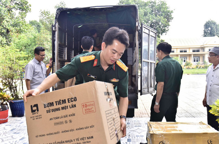 Nhiều món quà ý nghĩa, thiết thực được đoàn chuẩn bị để trao tặng cho các cháu.