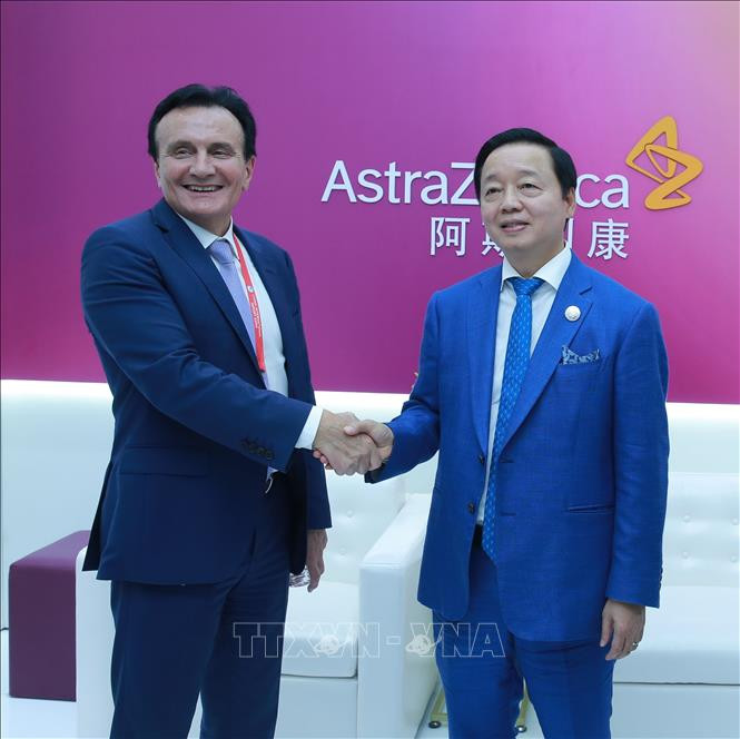 Phó Thủ tướng Trần Hồng Hà tiếp ông Pascal Soriot - Tổng Giám đốc Tập đoàn Astra Zeneca. (Ảnh: TTXVN)