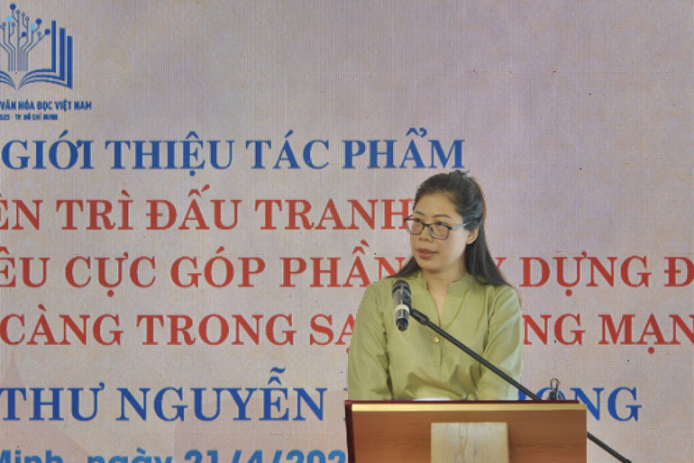 TS Nguyễn Thị Quỳnh Nga trình bày đề dẫn Tọa đàm.