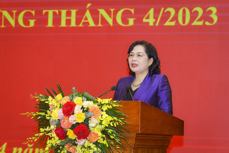 Đồng chí Nguyễn Thị Hồng, Ủy viên Trung ương Đảng, Thống đốc Ngân hàng Nhà nước Việt Nam, khái quát một số vấn đề đặt ra trong điều hành chính sách tiền tệ.