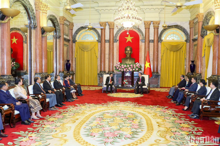 Quang cảnh buổi tiếp tại Phủ Chủ tịch. Quang cảnh buổi tiếp tại Phủ Chủ tịch.