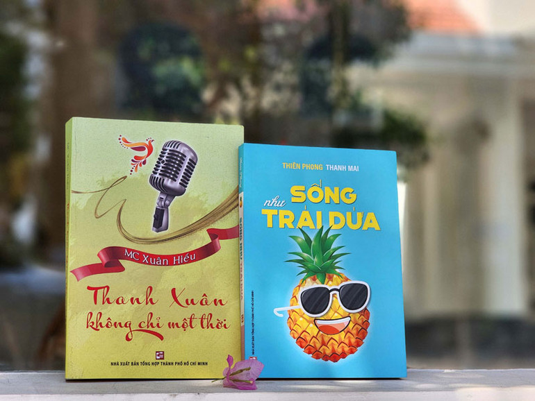 Bìa hai tác phẩm "Thanh xuân không chỉ một thời" và "Sống như trái dứa”.