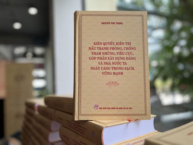 Bìa cuốn sách “Kiên quyết, kiên trì đấu tranh phòng, chống tham nhũng, tiêu cực góp phần xây dựng Đảng và Nhà nước ta ngày càng trong sạch, vững mạnh” của đồng chí Tổng Bí thư Nguyễn Phú Trọng.