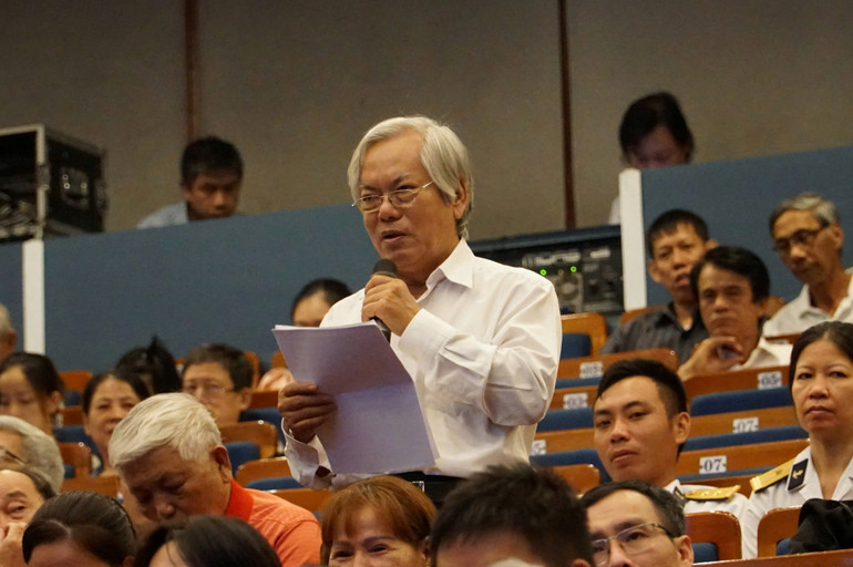 Cử tri chất vấn, kiến nghị tại các kỳ tiếp xúc cử tri và chương trình HĐND với cử tri. Cử tri chất vấn, kiến nghị tại các kỳ tiếp xúc cử tri và chương trình HĐND với cử tri.