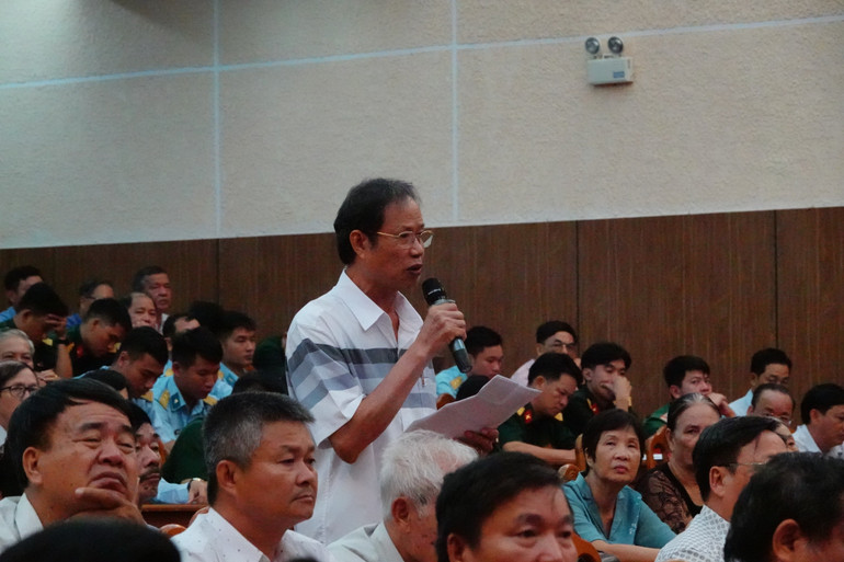 Cử tri chất vấn, kiến nghị tại các kỳ tiếp xúc cử tri và chương trình HĐND với cử tri. Cử tri chất vấn, kiến nghị tại các kỳ tiếp xúc cử tri và chương trình HĐND với cử tri.