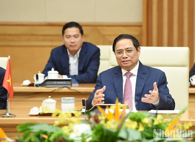 Thủ tướng Phạm Minh Chính phát biểu tại buổi tiếp Tổng thống Uganda Yoweri Kaguta Museveni.