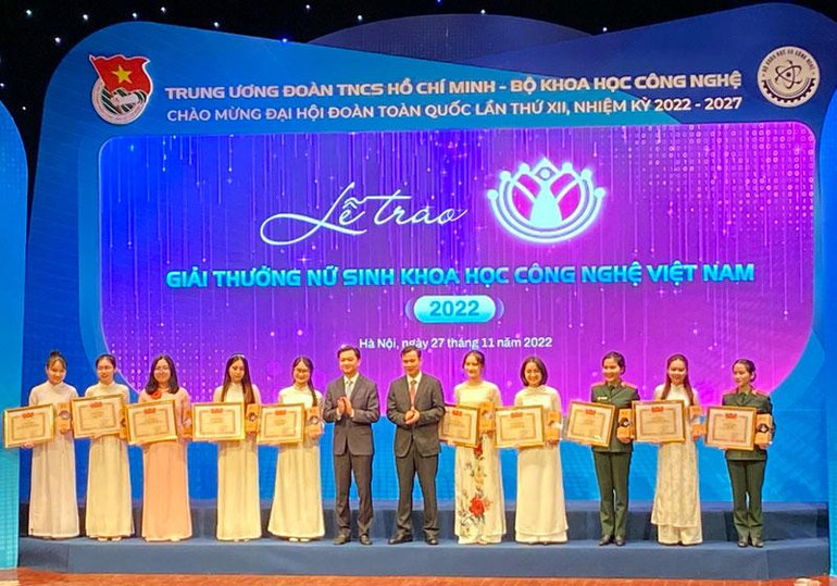 Các nữ sinh tiêu biểu nhận Giải thưởng Nữ sinh khoa học công nghệ Việt Nam năm 2022. Các nữ sinh tiêu biểu nhận Giải thưởng Nữ sinh khoa học công nghệ Việt Nam năm 2022.