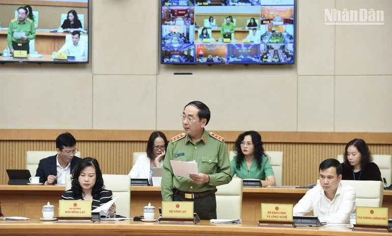 Thứ trưởng Bộ Công an Trần Quốc Tỏ báo cáo công tác truyền thông chính sách của Bộ Công an.