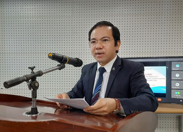 Phó Giáo sư, Tiến sĩ Vũ Tuấn Hưng phát biểu tại hội thảo.