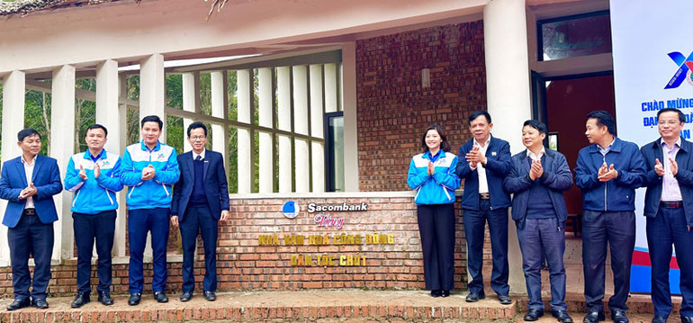 Nhà văn hóa cộng đồng dân tộc Chứt tại huyện Minh Hóa (Quảng Bình) được khánh thành, đưa vào sử dụng.