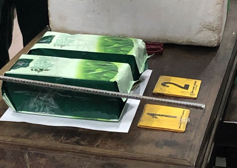 Tang vật lực lượng chức năng thu giữ tại hiện trường. (Ảnh: Bộ đội Biên phòng thành phố Đà Nẵng cung cấp)