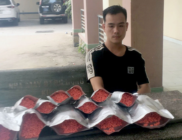 Tang vật cùng đối tượng Ngô Mạnh Hoàng.