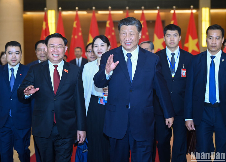 Chủ tịch Quốc hội Vương Đình Huệ và Tổng Bí thư, Chủ tịch Trung Quốc Tập Cận Bình, ngày 13/12/2023. (Ảnh: DUY LINH)