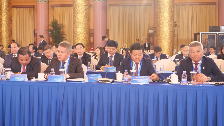 Các đại biểu tham dự Tọa đàm.