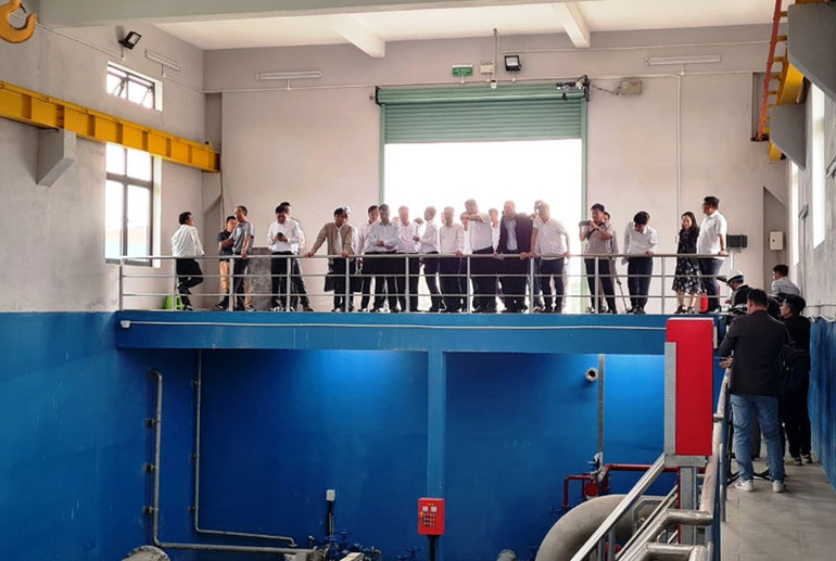 Đoàn công tác của lãnh đạo thành phố Đà Nẵng kiểm tra trạm bơm áp lực.
