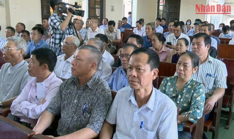 Cử tri 8 xã thuộc huyện Thái Thụy (tỉnh Thái Bình) tham dự buổi tiếp xúc với Đoàn đại biểu Quốc hội tỉnh Thái Bình. Cử tri 8 xã thuộc huyện Thái Thụy (tỉnh Thái Bình) tham dự buổi tiếp xúc với Đoàn đại biểu Quốc hội tỉnh Thái Bình.