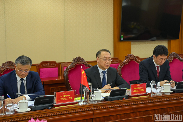 Phó Tổng Thư ký Ủy ban Chính pháp Trung ương Đảng Cộng sản Trung Quốc Dương Xuân Lôi phát biểu tại buổi hội đàm.