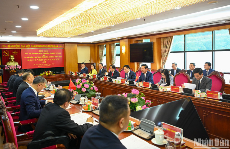 Quang cảnh buổi hội đàm giữa Ban Nội chính Trung ương Đảng Cộng sản Việt Nam và Ủy ban Chính pháp Trung ương Đảng Cộng sản Trung Quốc.