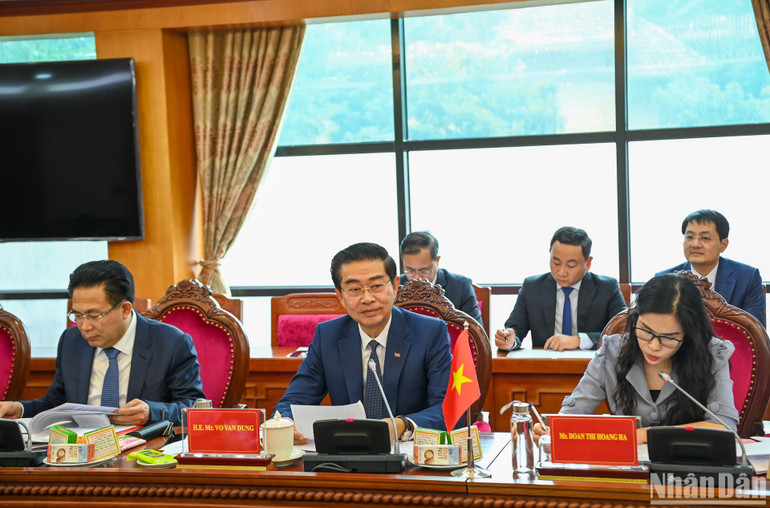 Phó Trưởng Ban Thường trực Ban Nội chính Trung ương Võ Văn Dũng phát biểu tại buổi hội đàm.