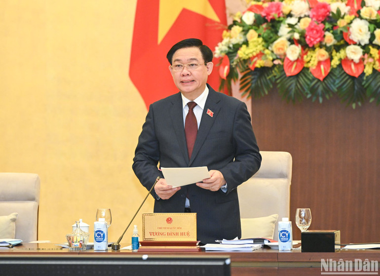 Chủ tịch Quốc hội Vương Đình Huệ phát biểu khai mạc phiên họp.