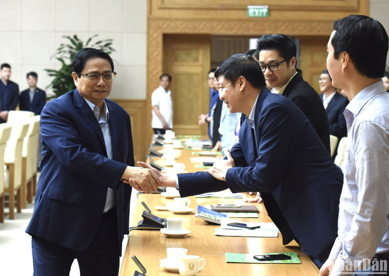 Thủ tướng Phạm Minh Chính với các đại biểu.