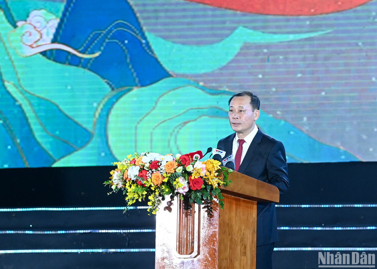 Bí thư Thành ủy, Chủ tịch HĐND thành phố Vinh Phan Đức Đồng đọc diễn văn Lễ kỷ niệm.