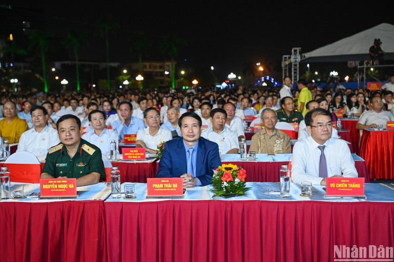 Lãnh đạo Quốc hội, các Bộ, ngành và các đại biểu dự Lễ kỷ niệm.