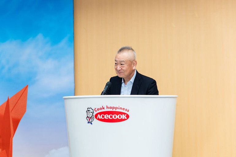 Ông Kaneda Hiroki, Tổng Giám đốc Công ty Cổ phần Acecook Việt Nam. Ông Kaneda Hiroki, Tổng Giám đốc Công ty Cổ phần Acecook Việt Nam.